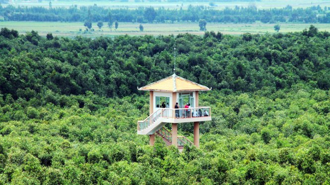 Tòa tháp canh thứ hai chụp từ tòa tháp canh thứ nhất – Ảnh: XUÂN LỘC Tòa tháp canh thứ hai chụp từ tòa tháp canh thứ nhất – Ảnh: XUÂN LỘC